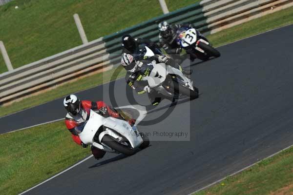 Mallory park Leicestershire;Mallory park photographs;Motorcycle action photographs;event digital images;eventdigitalimages;mallory park;no limits trackday;peter wileman photography;trackday;trackday digital images;trackday photos