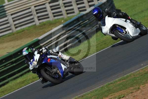 Mallory park Leicestershire;Mallory park photographs;Motorcycle action photographs;event digital images;eventdigitalimages;mallory park;no limits trackday;peter wileman photography;trackday;trackday digital images;trackday photos