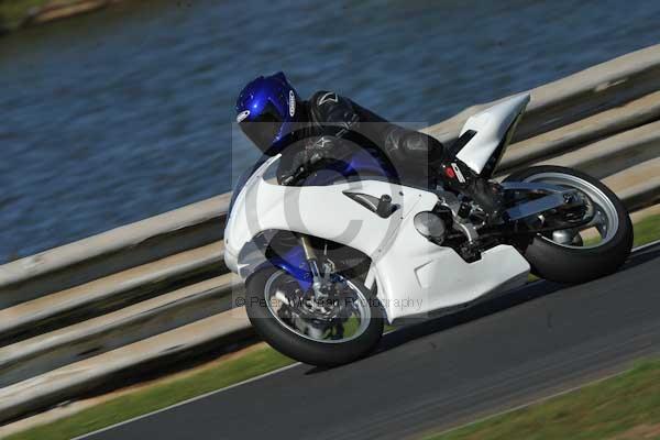 Mallory park Leicestershire;Mallory park photographs;Motorcycle action photographs;event digital images;eventdigitalimages;mallory park;no limits trackday;peter wileman photography;trackday;trackday digital images;trackday photos