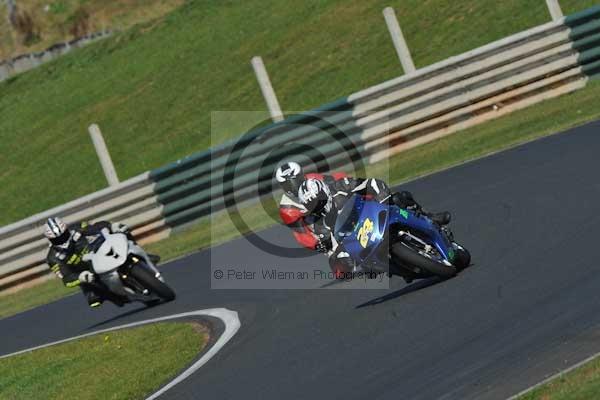 Mallory park Leicestershire;Mallory park photographs;Motorcycle action photographs;event digital images;eventdigitalimages;mallory park;no limits trackday;peter wileman photography;trackday;trackday digital images;trackday photos