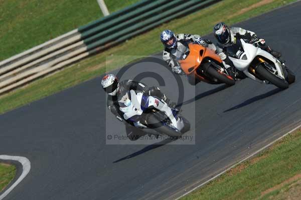 Mallory park Leicestershire;Mallory park photographs;Motorcycle action photographs;event digital images;eventdigitalimages;mallory park;no limits trackday;peter wileman photography;trackday;trackday digital images;trackday photos