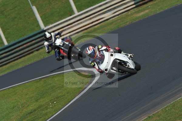 Mallory park Leicestershire;Mallory park photographs;Motorcycle action photographs;event digital images;eventdigitalimages;mallory park;no limits trackday;peter wileman photography;trackday;trackday digital images;trackday photos