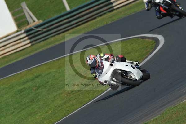 Mallory park Leicestershire;Mallory park photographs;Motorcycle action photographs;event digital images;eventdigitalimages;mallory park;no limits trackday;peter wileman photography;trackday;trackday digital images;trackday photos