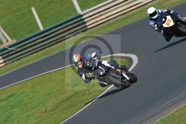 Mallory park Leicestershire;Mallory park photographs;Motorcycle action photographs;event digital images;eventdigitalimages;mallory park;no limits trackday;peter wileman photography;trackday;trackday digital images;trackday photos