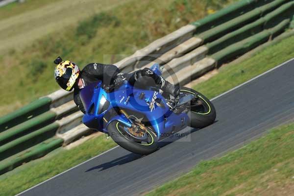 Mallory park Leicestershire;Mallory park photographs;Motorcycle action photographs;event digital images;eventdigitalimages;mallory park;no limits trackday;peter wileman photography;trackday;trackday digital images;trackday photos