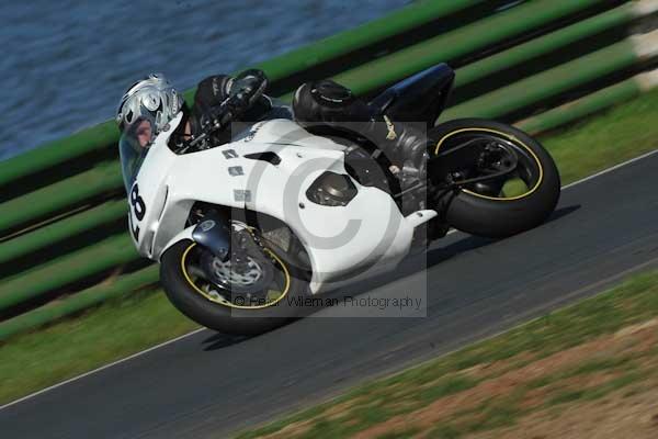 Mallory park Leicestershire;Mallory park photographs;Motorcycle action photographs;event digital images;eventdigitalimages;mallory park;no limits trackday;peter wileman photography;trackday;trackday digital images;trackday photos