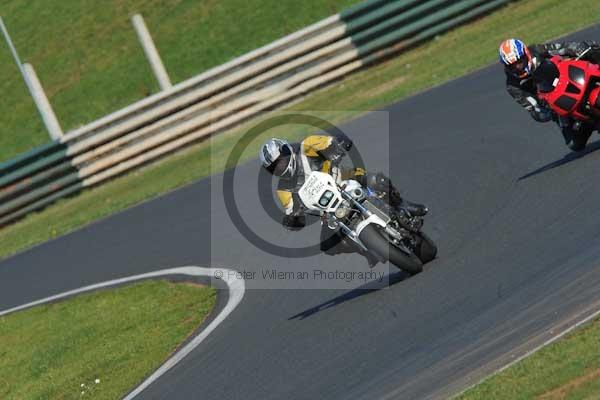 Mallory park Leicestershire;Mallory park photographs;Motorcycle action photographs;event digital images;eventdigitalimages;mallory park;no limits trackday;peter wileman photography;trackday;trackday digital images;trackday photos