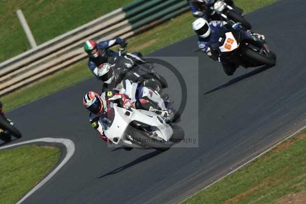 Mallory park Leicestershire;Mallory park photographs;Motorcycle action photographs;event digital images;eventdigitalimages;mallory park;no limits trackday;peter wileman photography;trackday;trackday digital images;trackday photos
