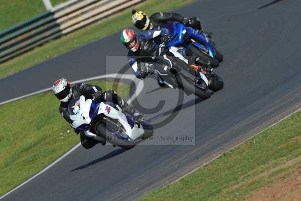 Mallory park Leicestershire;Mallory park photographs;Motorcycle action photographs;event digital images;eventdigitalimages;mallory park;no limits trackday;peter wileman photography;trackday;trackday digital images;trackday photos