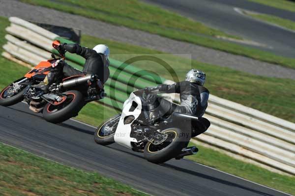 Mallory park Leicestershire;Mallory park photographs;Motorcycle action photographs;event digital images;eventdigitalimages;mallory park;no limits trackday;peter wileman photography;trackday;trackday digital images;trackday photos