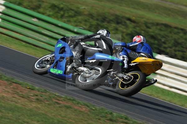 Mallory park Leicestershire;Mallory park photographs;Motorcycle action photographs;event digital images;eventdigitalimages;mallory park;no limits trackday;peter wileman photography;trackday;trackday digital images;trackday photos