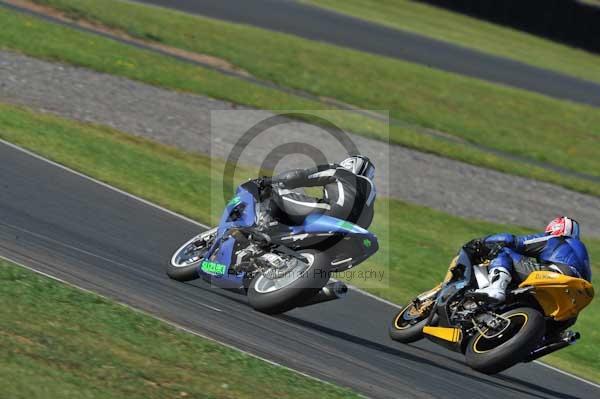 Mallory park Leicestershire;Mallory park photographs;Motorcycle action photographs;event digital images;eventdigitalimages;mallory park;no limits trackday;peter wileman photography;trackday;trackday digital images;trackday photos