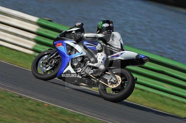 Mallory park Leicestershire;Mallory park photographs;Motorcycle action photographs;event digital images;eventdigitalimages;mallory park;no limits trackday;peter wileman photography;trackday;trackday digital images;trackday photos