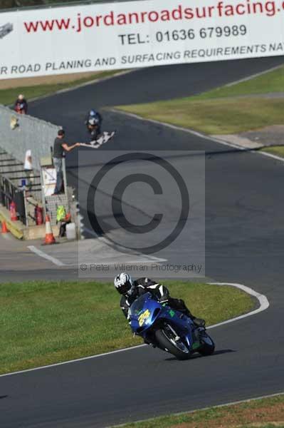 Mallory park Leicestershire;Mallory park photographs;Motorcycle action photographs;event digital images;eventdigitalimages;mallory park;no limits trackday;peter wileman photography;trackday;trackday digital images;trackday photos