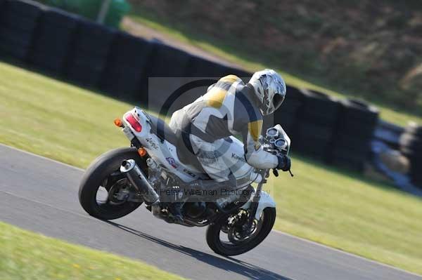 Mallory park Leicestershire;Mallory park photographs;Motorcycle action photographs;event digital images;eventdigitalimages;mallory park;no limits trackday;peter wileman photography;trackday;trackday digital images;trackday photos