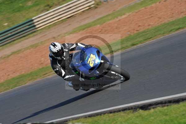 Mallory park Leicestershire;Mallory park photographs;Motorcycle action photographs;event digital images;eventdigitalimages;mallory park;no limits trackday;peter wileman photography;trackday;trackday digital images;trackday photos