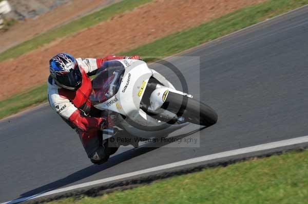Mallory park Leicestershire;Mallory park photographs;Motorcycle action photographs;event digital images;eventdigitalimages;mallory park;no limits trackday;peter wileman photography;trackday;trackday digital images;trackday photos