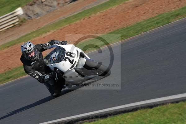 Mallory park Leicestershire;Mallory park photographs;Motorcycle action photographs;event digital images;eventdigitalimages;mallory park;no limits trackday;peter wileman photography;trackday;trackday digital images;trackday photos