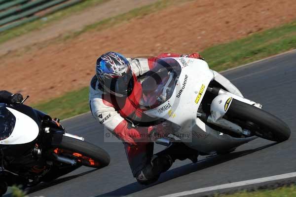 Mallory park Leicestershire;Mallory park photographs;Motorcycle action photographs;event digital images;eventdigitalimages;mallory park;no limits trackday;peter wileman photography;trackday;trackday digital images;trackday photos