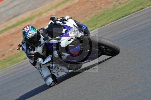 Mallory park Leicestershire;Mallory park photographs;Motorcycle action photographs;event digital images;eventdigitalimages;mallory park;no limits trackday;peter wileman photography;trackday;trackday digital images;trackday photos