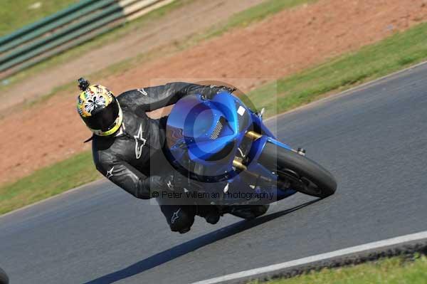 Mallory park Leicestershire;Mallory park photographs;Motorcycle action photographs;event digital images;eventdigitalimages;mallory park;no limits trackday;peter wileman photography;trackday;trackday digital images;trackday photos