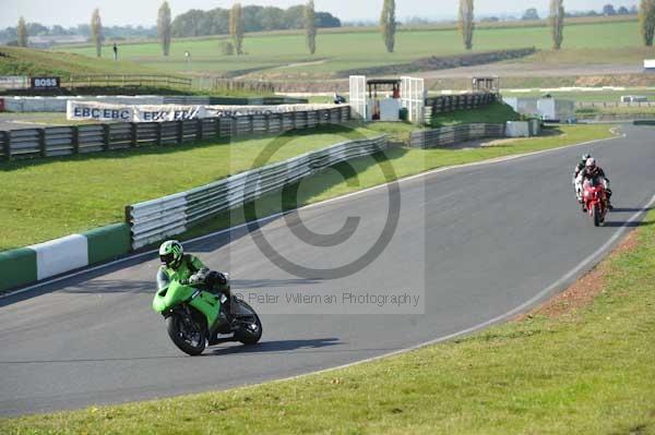 Mallory park Leicestershire;Mallory park photographs;Motorcycle action photographs;event digital images;eventdigitalimages;mallory park;no limits trackday;peter wileman photography;trackday;trackday digital images;trackday photos