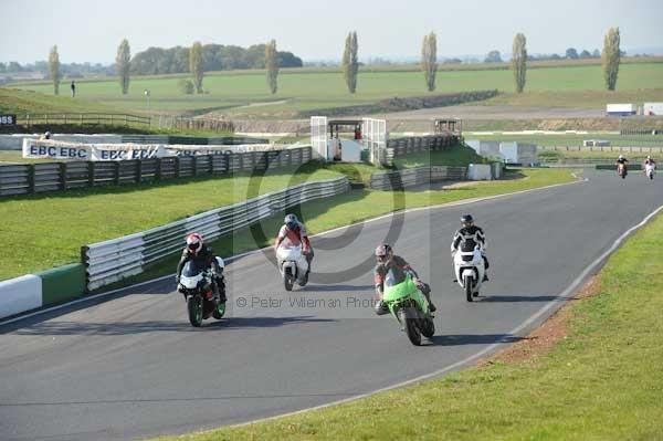 Mallory park Leicestershire;Mallory park photographs;Motorcycle action photographs;event digital images;eventdigitalimages;mallory park;no limits trackday;peter wileman photography;trackday;trackday digital images;trackday photos