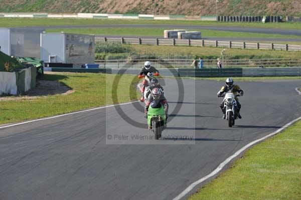 Mallory park Leicestershire;Mallory park photographs;Motorcycle action photographs;event digital images;eventdigitalimages;mallory park;no limits trackday;peter wileman photography;trackday;trackday digital images;trackday photos