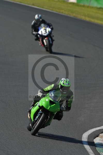 Mallory park Leicestershire;Mallory park photographs;Motorcycle action photographs;event digital images;eventdigitalimages;mallory park;no limits trackday;peter wileman photography;trackday;trackday digital images;trackday photos