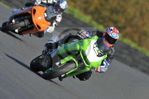Mallory park Leicestershire;Mallory park photographs;Motorcycle action photographs;event digital images;eventdigitalimages;mallory park;no limits trackday;peter wileman photography;trackday;trackday digital images;trackday photos