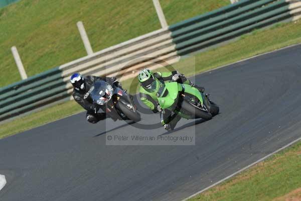 Mallory park Leicestershire;Mallory park photographs;Motorcycle action photographs;event digital images;eventdigitalimages;mallory park;no limits trackday;peter wileman photography;trackday;trackday digital images;trackday photos
