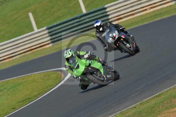 Mallory park Leicestershire;Mallory park photographs;Motorcycle action photographs;event digital images;eventdigitalimages;mallory park;no limits trackday;peter wileman photography;trackday;trackday digital images;trackday photos