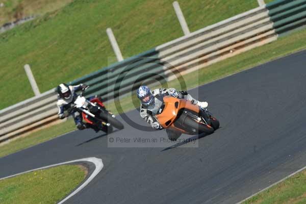 Mallory park Leicestershire;Mallory park photographs;Motorcycle action photographs;event digital images;eventdigitalimages;mallory park;no limits trackday;peter wileman photography;trackday;trackday digital images;trackday photos