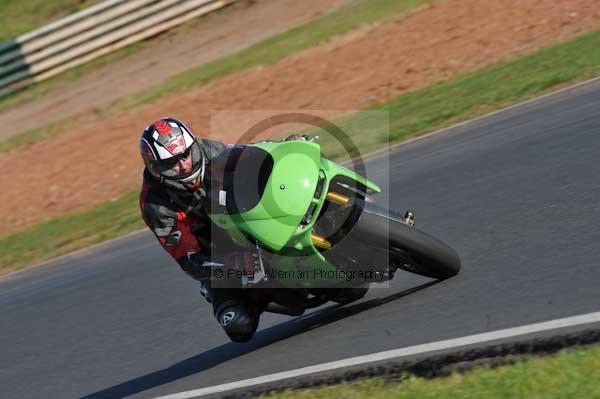 Mallory park Leicestershire;Mallory park photographs;Motorcycle action photographs;event digital images;eventdigitalimages;mallory park;no limits trackday;peter wileman photography;trackday;trackday digital images;trackday photos