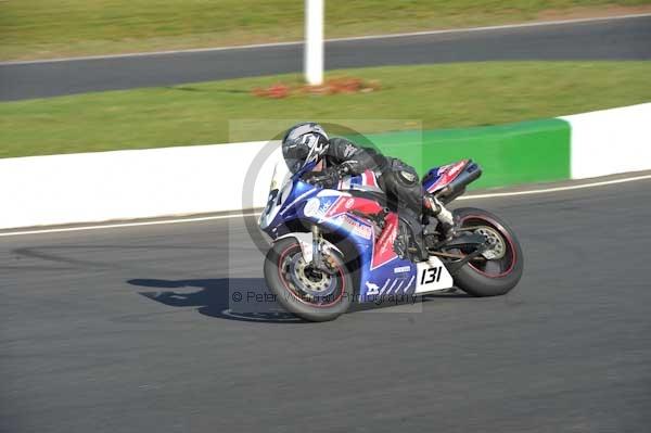 Mallory park Leicestershire;Mallory park photographs;Motorcycle action photographs;event digital images;eventdigitalimages;mallory park;no limits trackday;peter wileman photography;trackday;trackday digital images;trackday photos