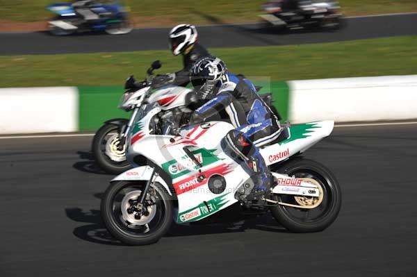 Mallory park Leicestershire;Mallory park photographs;Motorcycle action photographs;event digital images;eventdigitalimages;mallory park;no limits trackday;peter wileman photography;trackday;trackday digital images;trackday photos