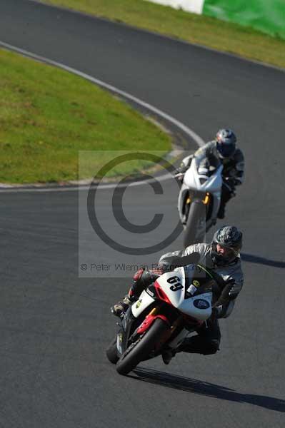 Mallory park Leicestershire;Mallory park photographs;Motorcycle action photographs;event digital images;eventdigitalimages;mallory park;no limits trackday;peter wileman photography;trackday;trackday digital images;trackday photos