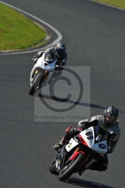 Mallory park Leicestershire;Mallory park photographs;Motorcycle action photographs;event digital images;eventdigitalimages;mallory park;no limits trackday;peter wileman photography;trackday;trackday digital images;trackday photos