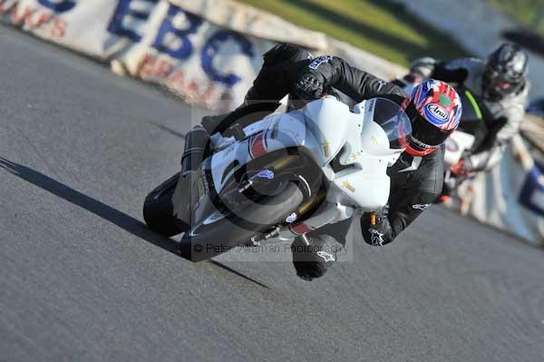 Mallory park Leicestershire;Mallory park photographs;Motorcycle action photographs;event digital images;eventdigitalimages;mallory park;no limits trackday;peter wileman photography;trackday;trackday digital images;trackday photos