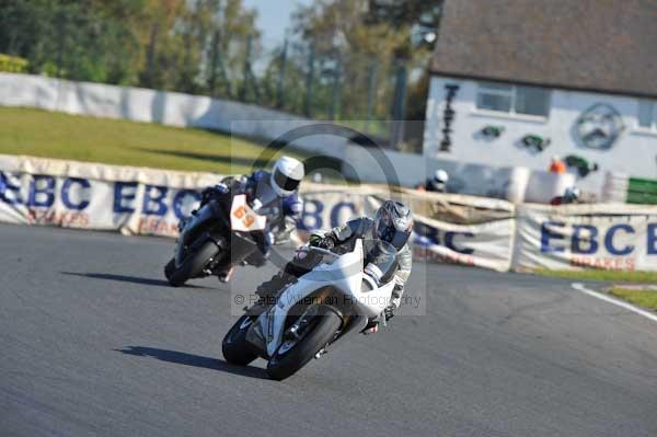 Mallory park Leicestershire;Mallory park photographs;Motorcycle action photographs;event digital images;eventdigitalimages;mallory park;no limits trackday;peter wileman photography;trackday;trackday digital images;trackday photos