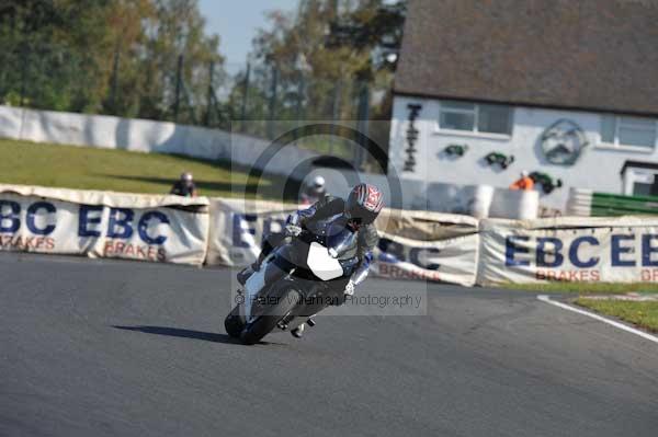 Mallory park Leicestershire;Mallory park photographs;Motorcycle action photographs;event digital images;eventdigitalimages;mallory park;no limits trackday;peter wileman photography;trackday;trackday digital images;trackday photos