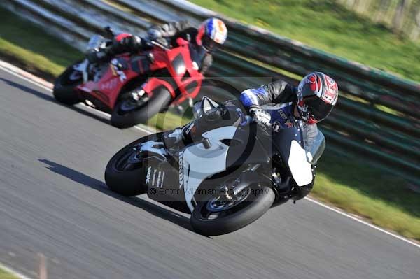 Mallory park Leicestershire;Mallory park photographs;Motorcycle action photographs;event digital images;eventdigitalimages;mallory park;no limits trackday;peter wileman photography;trackday;trackday digital images;trackday photos
