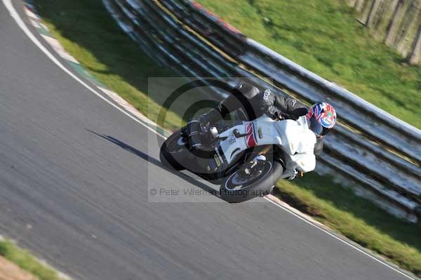 Mallory park Leicestershire;Mallory park photographs;Motorcycle action photographs;event digital images;eventdigitalimages;mallory park;no limits trackday;peter wileman photography;trackday;trackday digital images;trackday photos