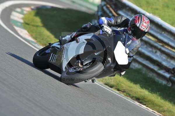 Mallory park Leicestershire;Mallory park photographs;Motorcycle action photographs;event digital images;eventdigitalimages;mallory park;no limits trackday;peter wileman photography;trackday;trackday digital images;trackday photos