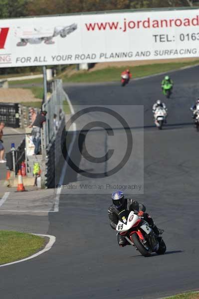 Mallory park Leicestershire;Mallory park photographs;Motorcycle action photographs;event digital images;eventdigitalimages;mallory park;no limits trackday;peter wileman photography;trackday;trackday digital images;trackday photos