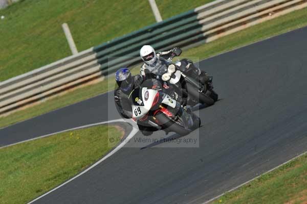Mallory park Leicestershire;Mallory park photographs;Motorcycle action photographs;event digital images;eventdigitalimages;mallory park;no limits trackday;peter wileman photography;trackday;trackday digital images;trackday photos