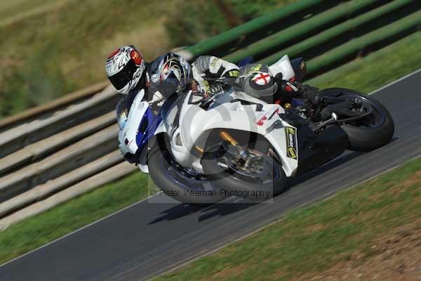 Mallory park Leicestershire;Mallory park photographs;Motorcycle action photographs;event digital images;eventdigitalimages;mallory park;no limits trackday;peter wileman photography;trackday;trackday digital images;trackday photos