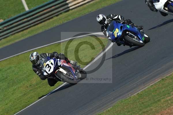 Mallory park Leicestershire;Mallory park photographs;Motorcycle action photographs;event digital images;eventdigitalimages;mallory park;no limits trackday;peter wileman photography;trackday;trackday digital images;trackday photos
