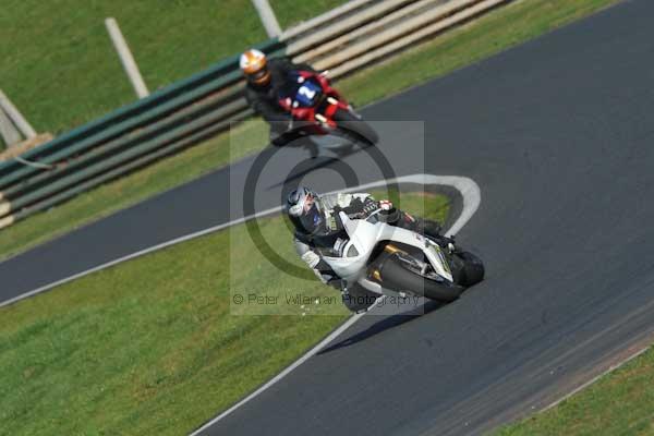 Mallory park Leicestershire;Mallory park photographs;Motorcycle action photographs;event digital images;eventdigitalimages;mallory park;no limits trackday;peter wileman photography;trackday;trackday digital images;trackday photos