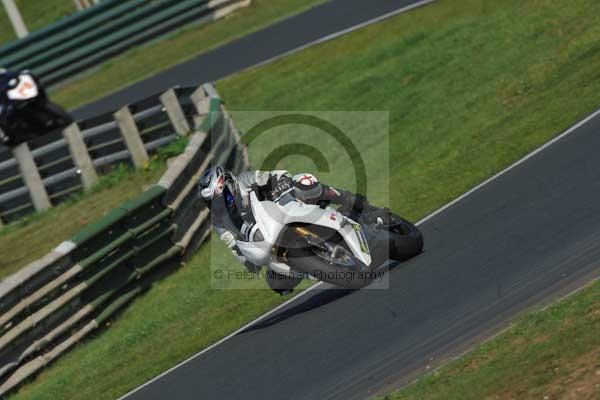 Mallory park Leicestershire;Mallory park photographs;Motorcycle action photographs;event digital images;eventdigitalimages;mallory park;no limits trackday;peter wileman photography;trackday;trackday digital images;trackday photos